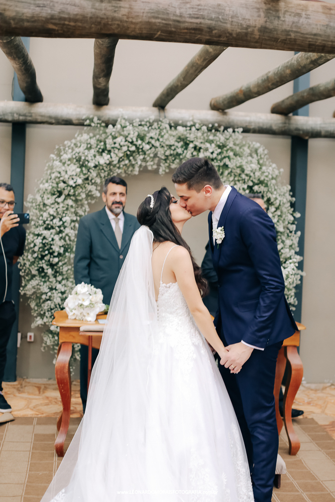 beijo-dos-noivos-foto