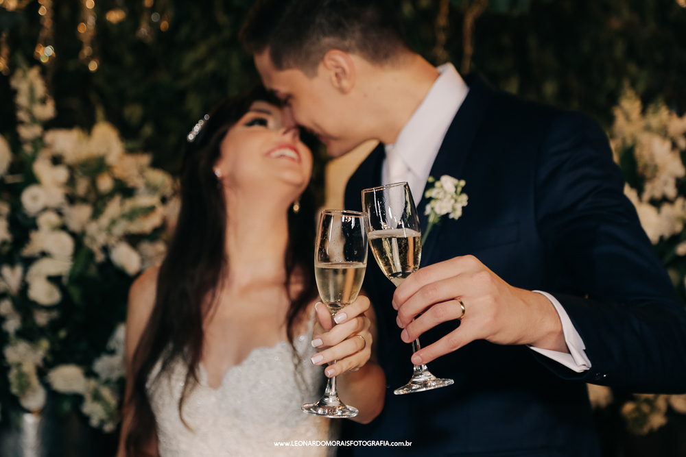 brinde-noivos-casamento-classico