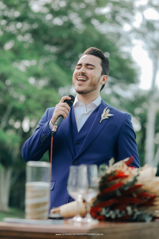 noivo-cantando-emcasamento-foto