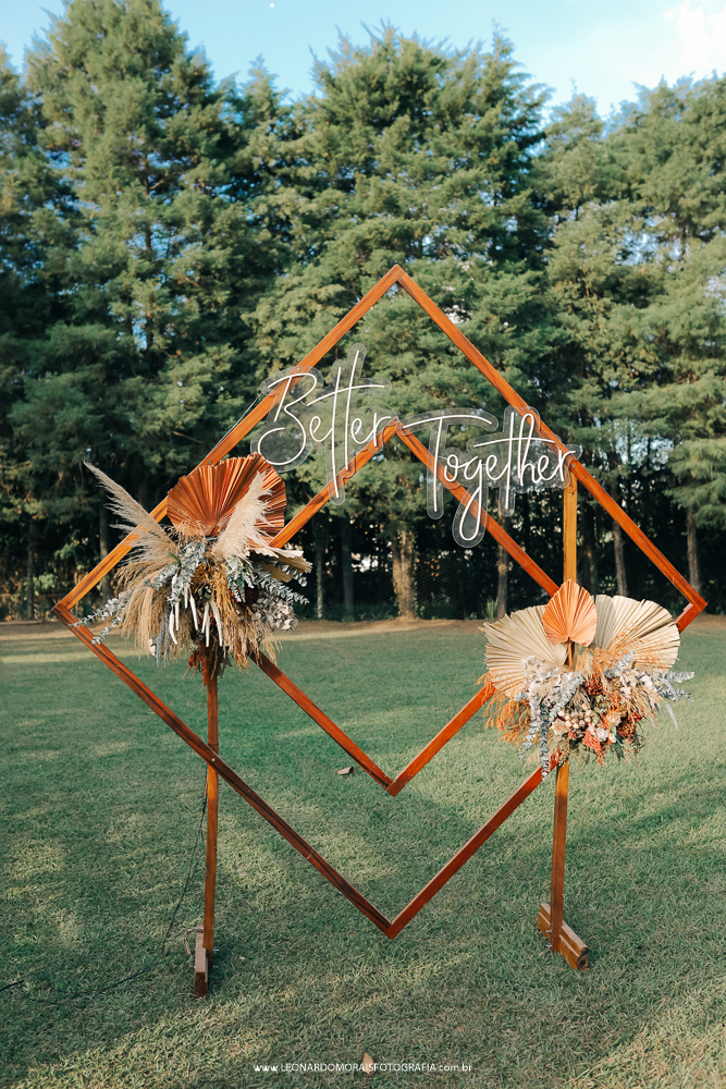 decoração-cerimonia-ao-ar-livre-casamento-chacara-caminho-de-luz