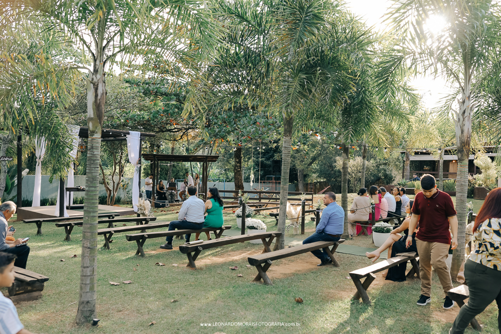 decoração-cerimonia-ao-ar-livre-casamento-chacara-caminho-de-luz