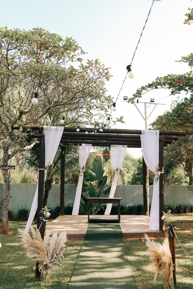 decoração-cerimonia-ao-ar-livre-casamento-chacara-caminho-de-luz