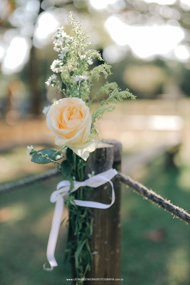decoração-cerimonia-ao-ar-livre-casamento-chacara-caminho-de-luz
