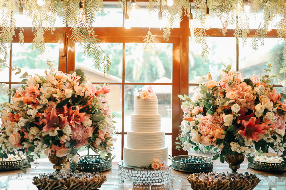 decoração-casamento-classico-sumatra-mesa-do-bolo
