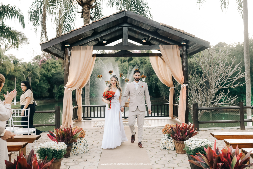 saida-dos-noivos-casamento