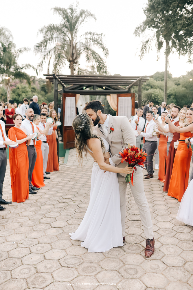 saida-dos-noivos-casamento