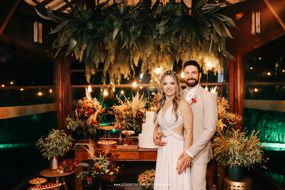 casal-foto-mesa-do-bolo