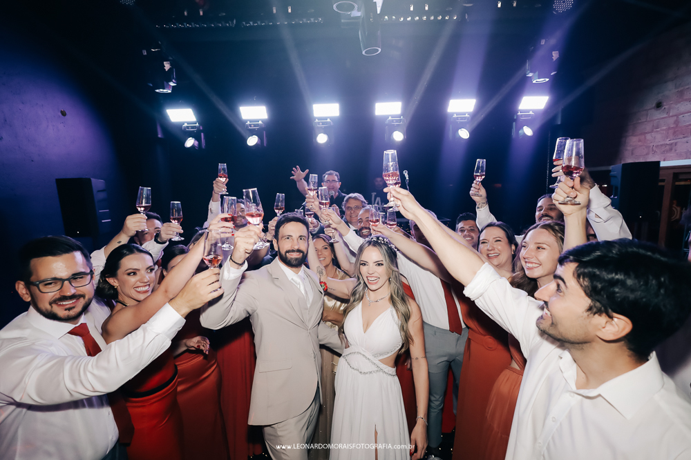 casal-foto-mesa-do-bolo