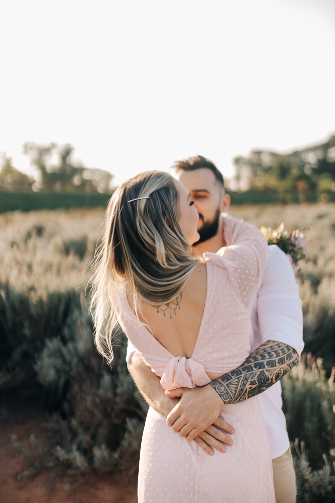 ensaio-prewedding-campo-holambra-por-do-sol