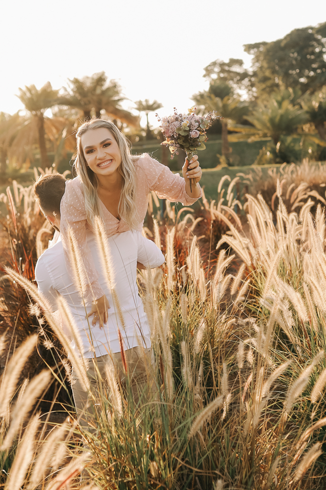 ensaio-prewedding-campo-holambra-por-do-sol