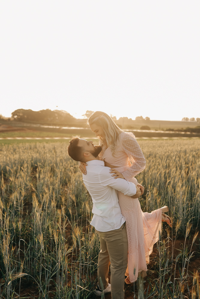 ensaio-prewedding-campo-holambra-por-do-sol