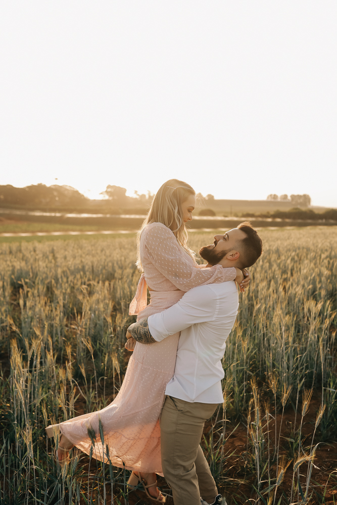 ensaio-prewedding-campo-holambra-por-do-sol