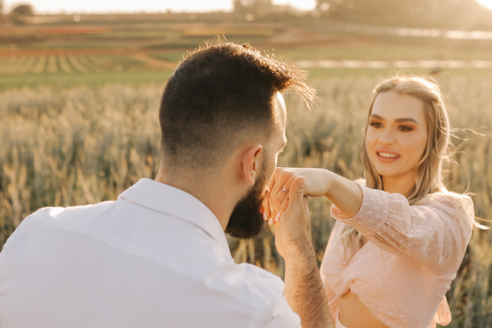 ensaio-prewedding-campo-holambra-por-do-sol
