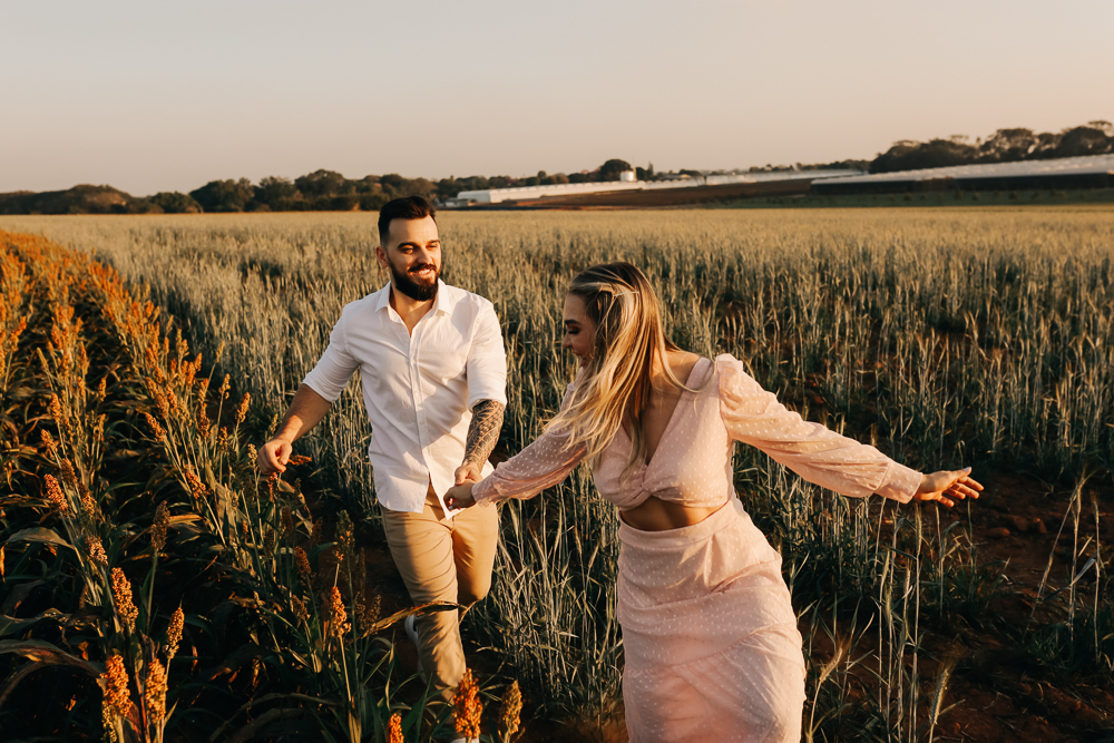 ensaio-prewedding-campo-holambra-por-do-sol