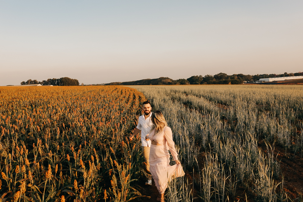 ensaio-prewedding-campo-holambra-por-do-sol