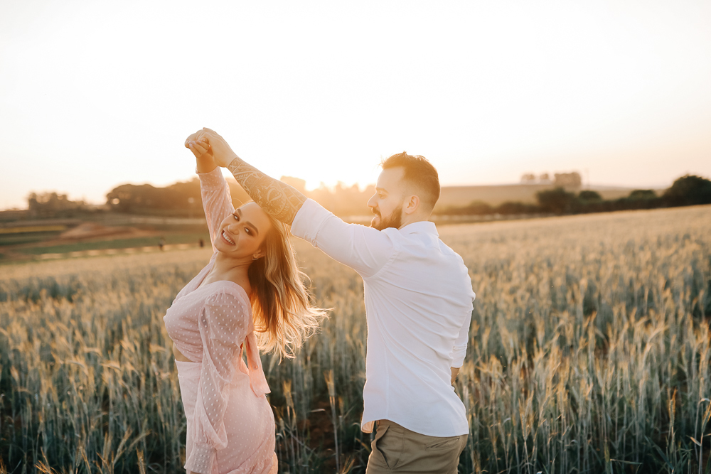 ensaio-prewedding-campo-holambra-por-do-sol