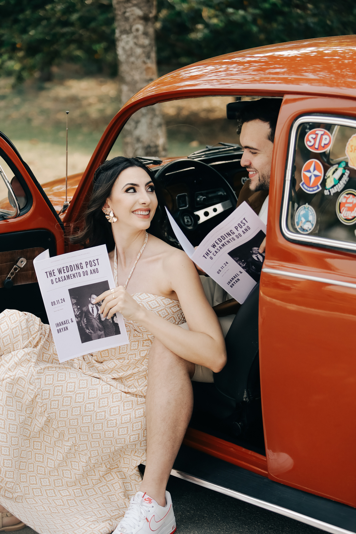 prewedding-fusca-jornal-casal-foto-ensaio