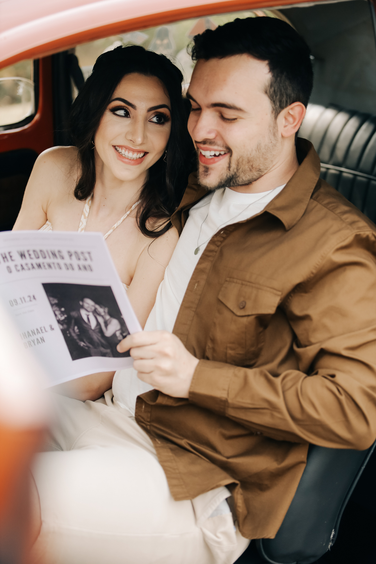 prewedding-fusca-jornal-casal-foto-ensaio