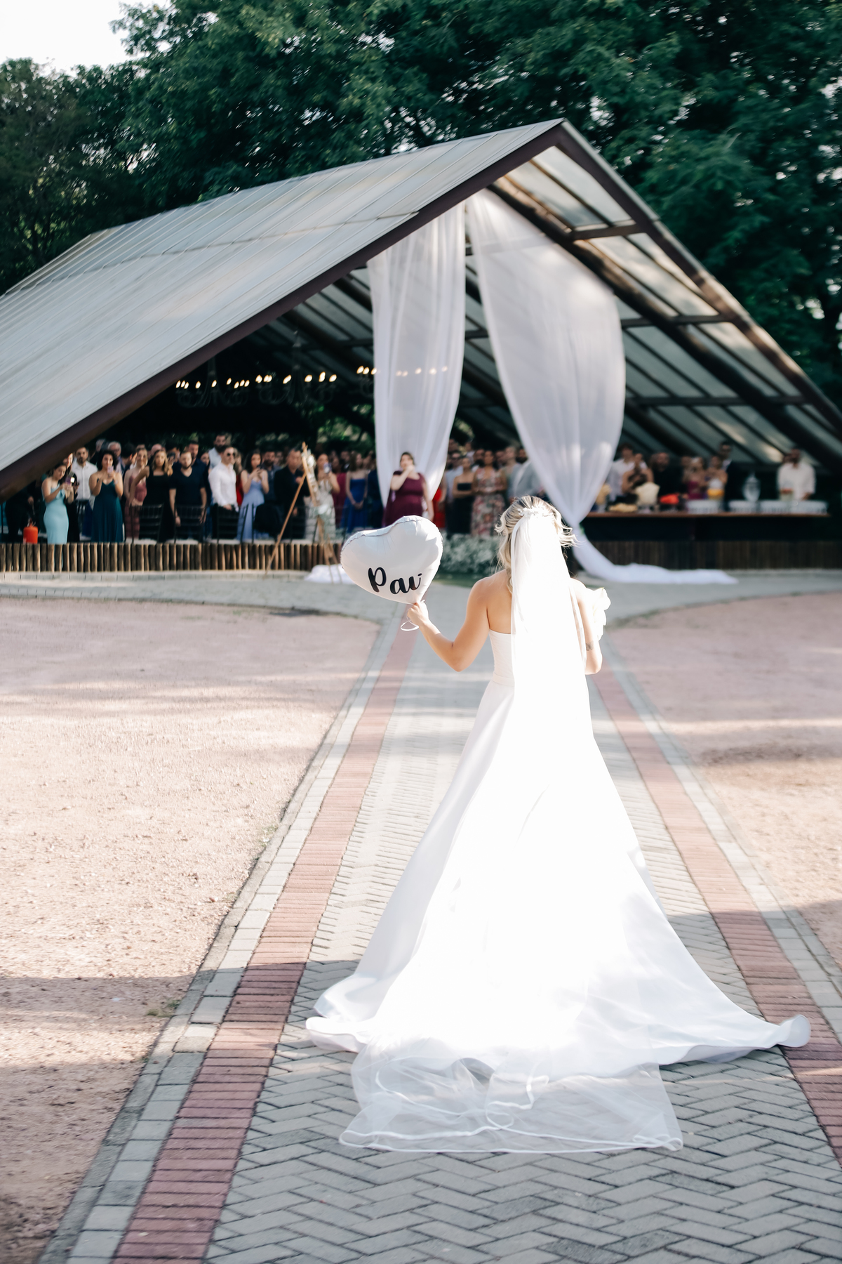 entrada-noiva-balão-pai