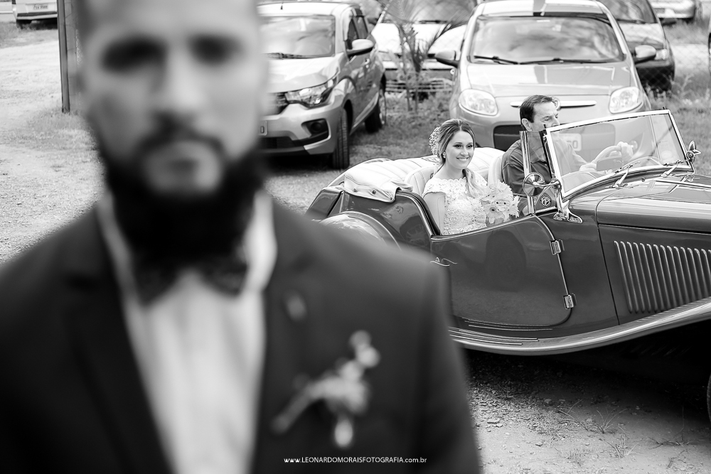 noiva no carro - foto da noiva no carro - carro-classico-casamento