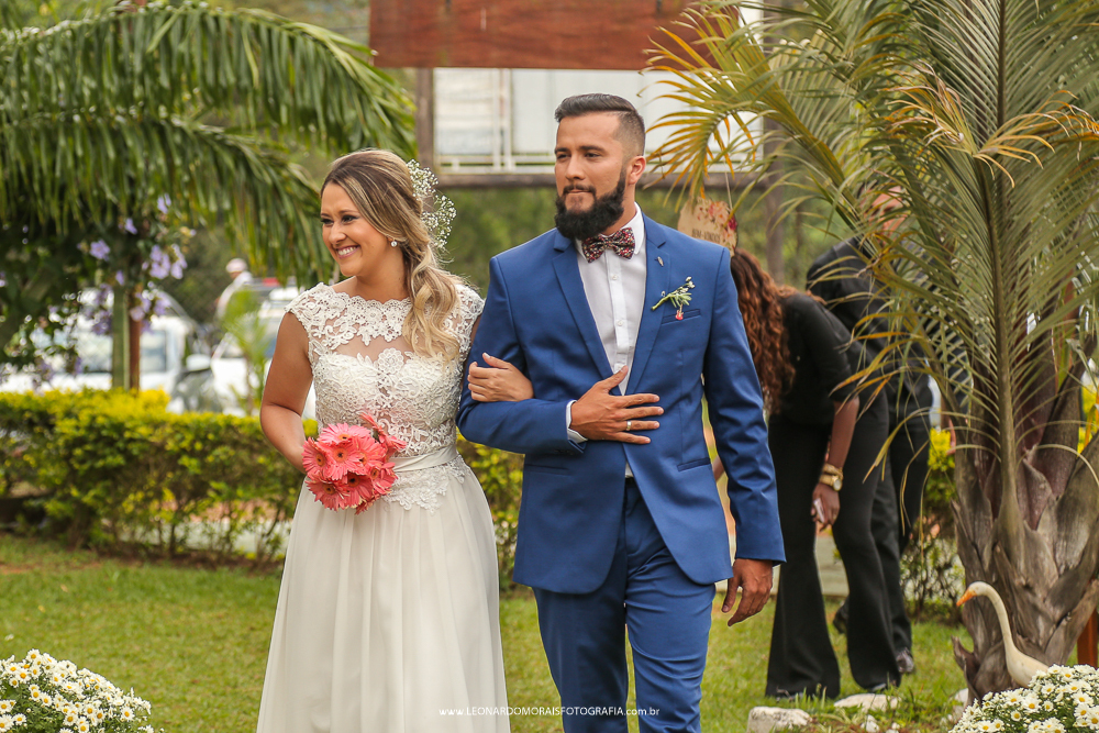 casamento louveira - entrada dos noivos