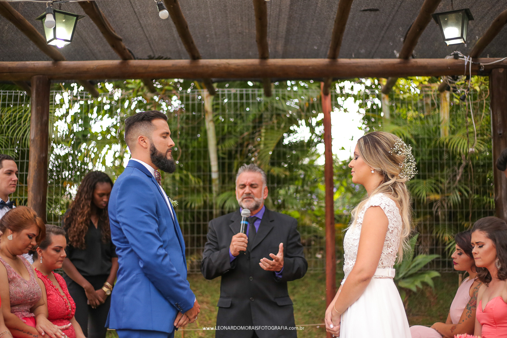 cerimonia-cristã-casamento-ao-ar-livre