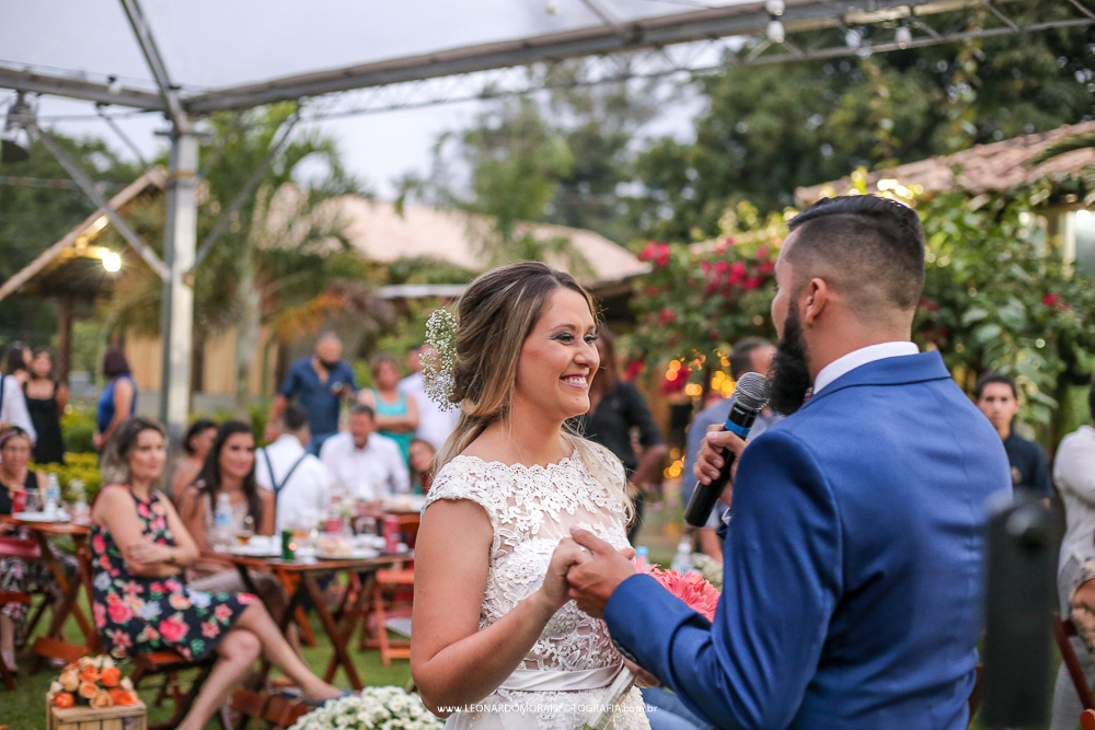 noivo-cantando-para-noiva