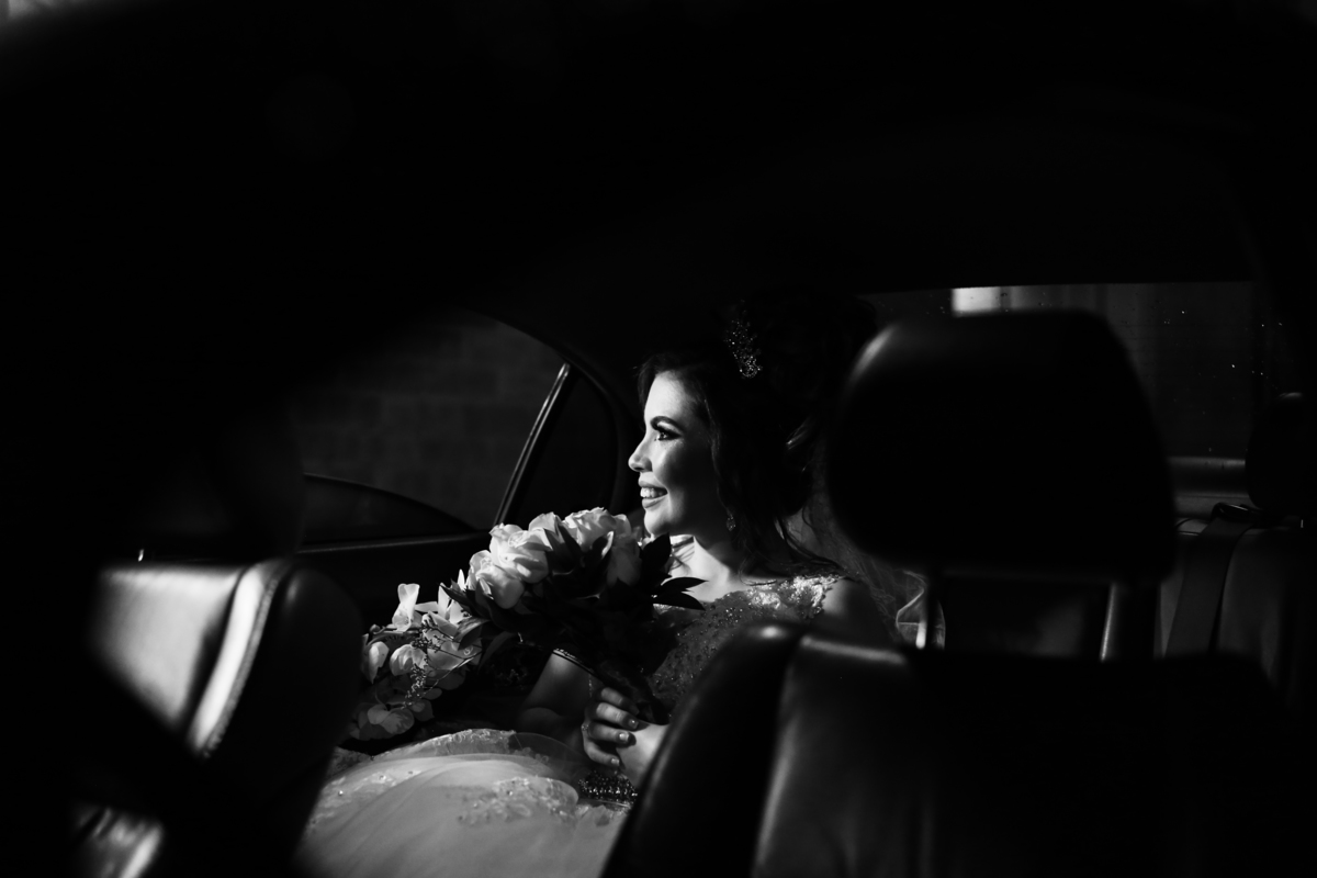 cerimonia vinhedo - casamento kratos vinhedo - noiva no carro