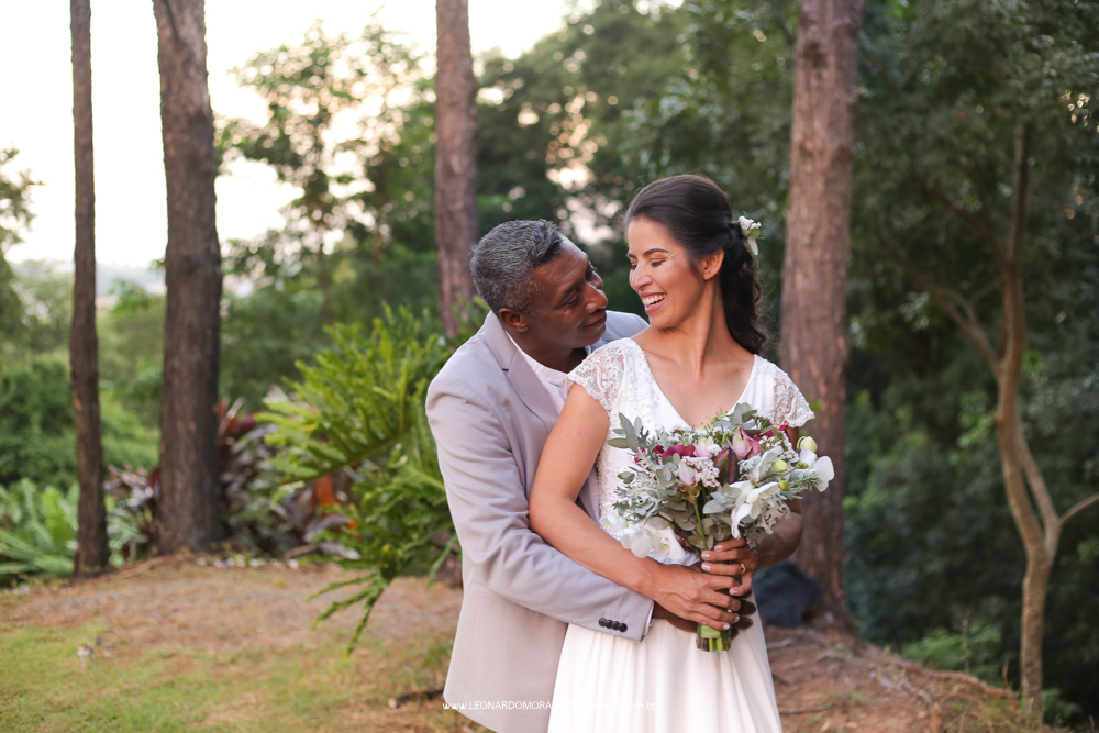 casamento vinhedo ao ar livre - cerimonia de dia - buque da noiva