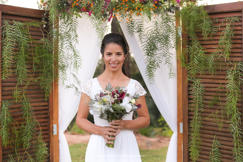 casamento vinhedo ao ar livre - cerimonia de dia - buque da noiva
