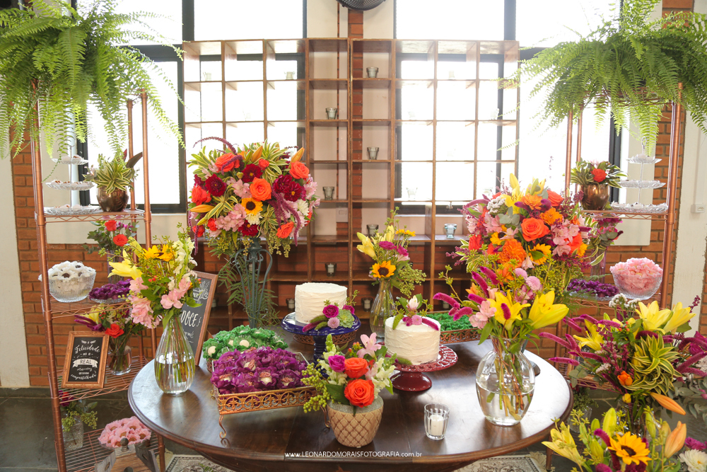 casamento vinhedo ao ar livre - cerimonia de dia - mesa dos noivos