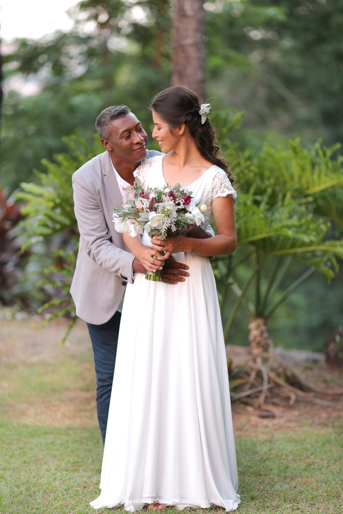 casamento vinhedo ao ar livre - cerimonia de dia - buque da noiva