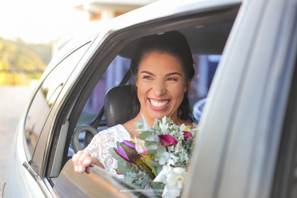 CASAMENTO AO AR LIVRE - CASAMENTO VINHEDO AO AR LIVRE - CASAMENTO DE DIA - NOIVA NO CARRO