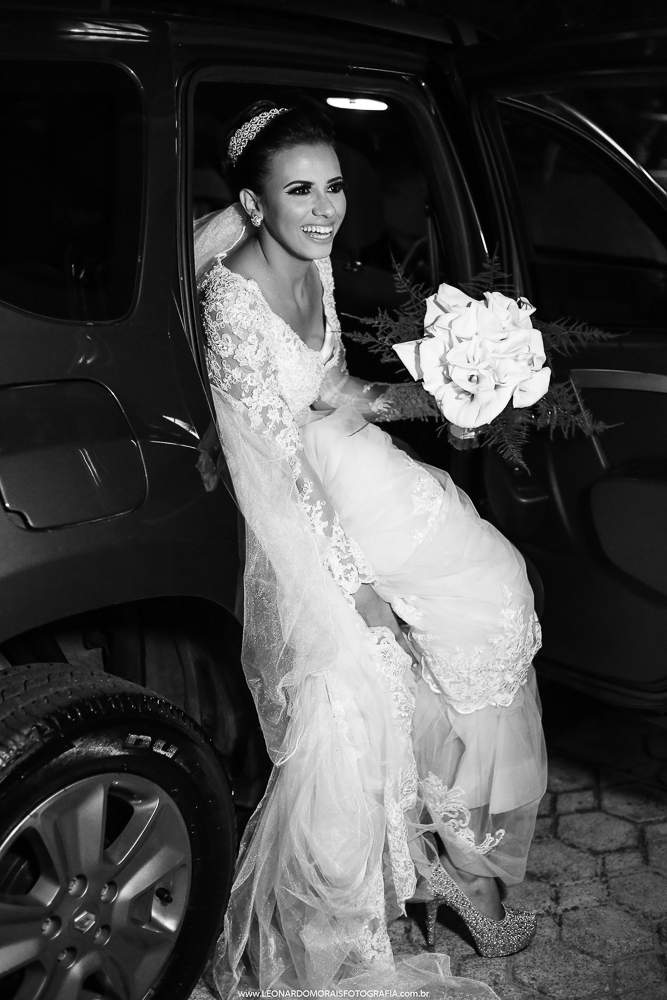 CASAMENTO VINHEDO - CASAMENTO KRATOS - CERIMONIA CRISTÃ - NOIVA NO CARRO