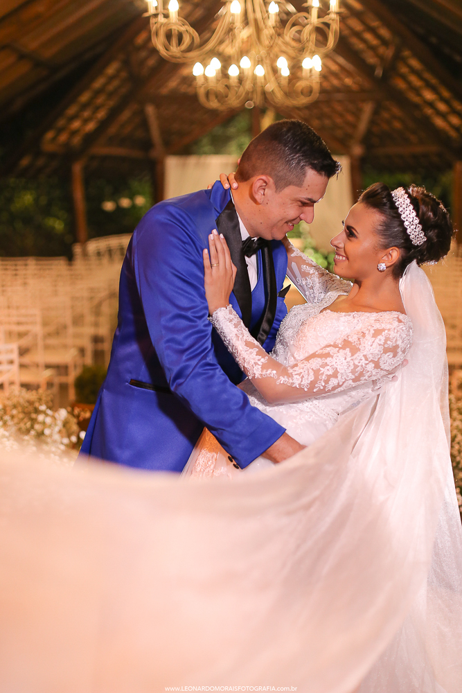 CASAMENTO VINHEDO - CASAMENTO KRATOS - CERIMONIA CRISTÃ - CASAMENTO CLASSICO - TRAJE DOS NOIVOS