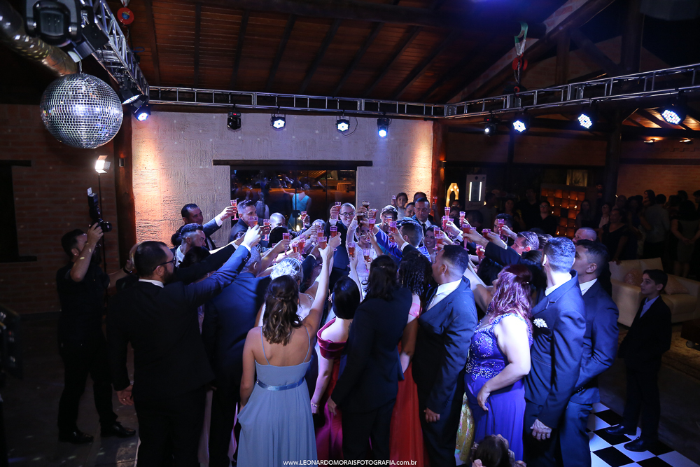 CASAMENTO VINHEDO - CASAMENTO KRATOS - CERIMONIA CRISTÃ - BRINDE DOS NOIVOS