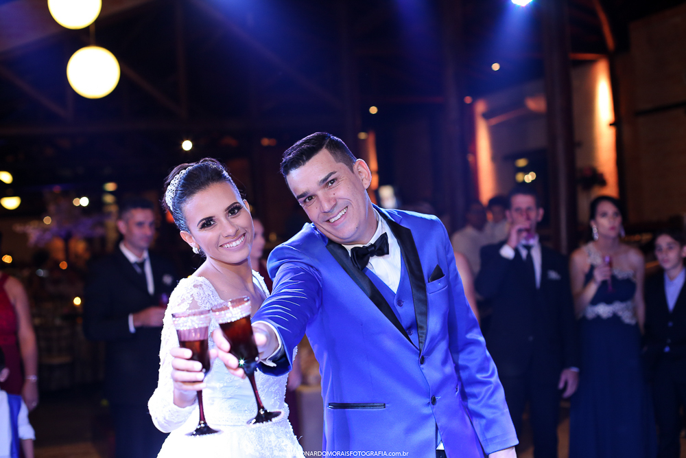 CASAMENTO VINHEDO - CASAMENTO KRATOS - CERIMONIA CRISTÃ - BRINDE DOS NOIVOS