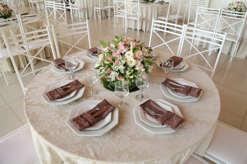 mesa-decorada-festa-de-casamento