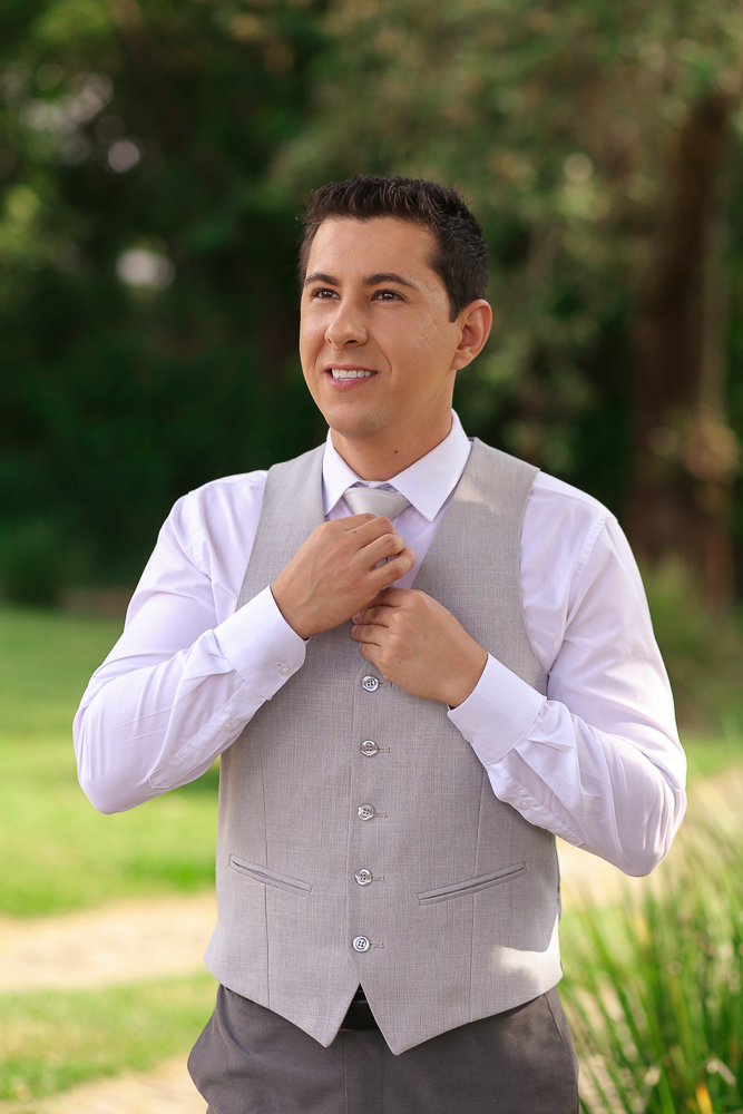 noivo-se-arrumando-casamento