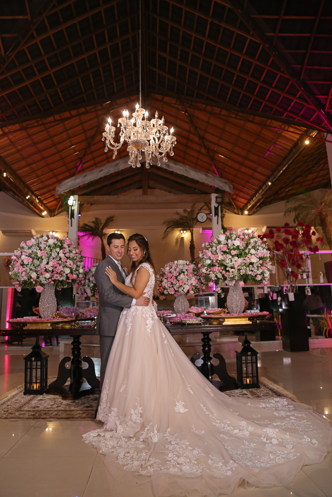 foto-casamento-classico-mesa-de-bolo