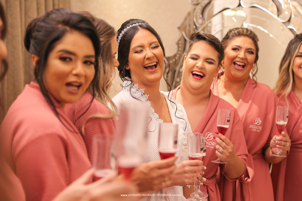 brinde-com-as-madrinhas-salão