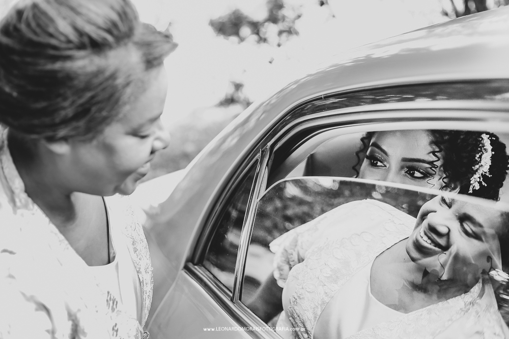 MAE DA NOIVA NO CARRO