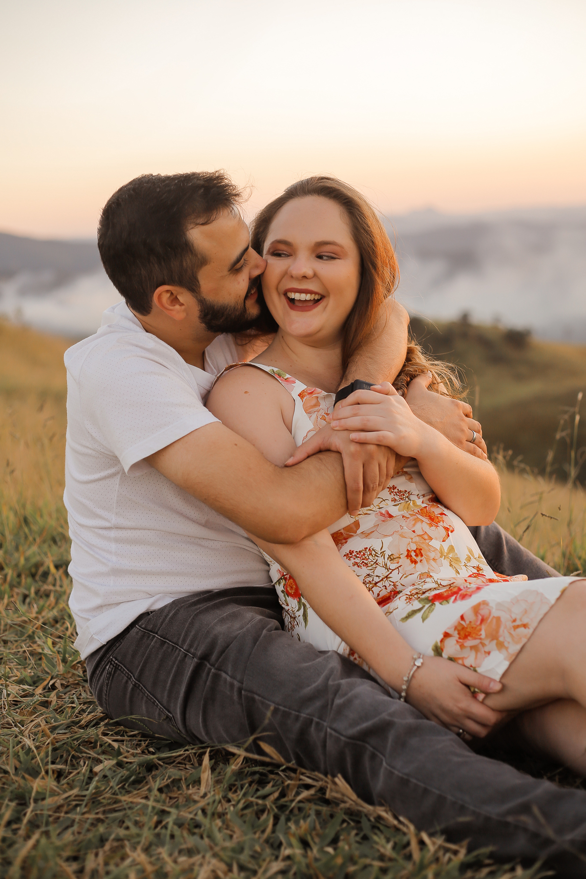 pre wedding- pre wedding morro do capuava - ensaio morro do capuava - ensaio por do sol - silhueta casal 