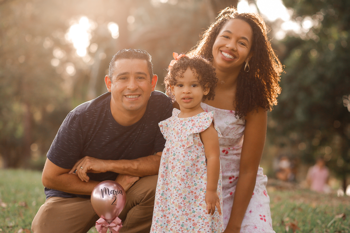 ensaio externo de familia em vinhedo
