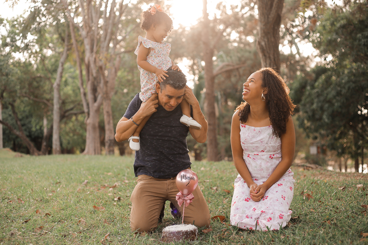 ensaio externo de familia em vinhedo