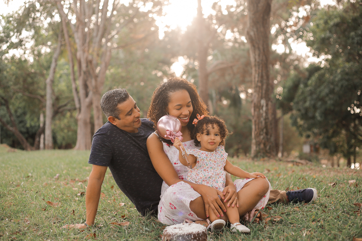ensaio externo de familia em vinhedo