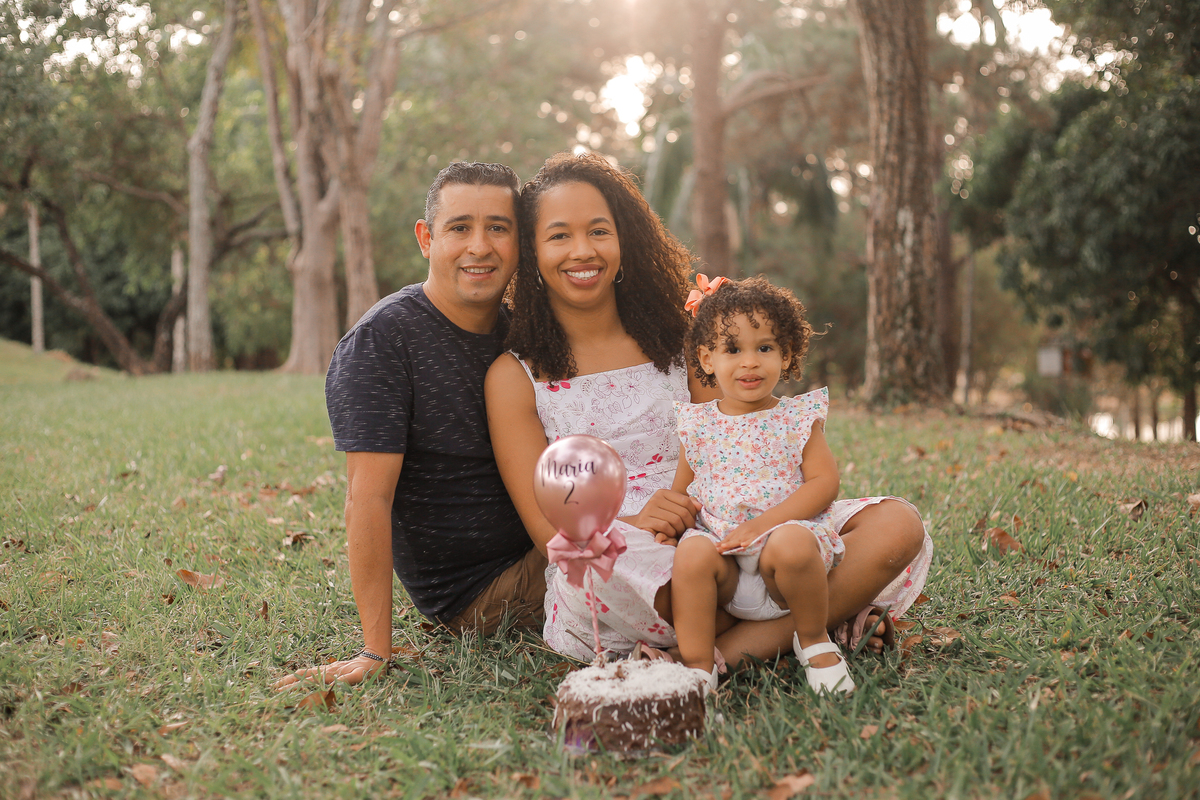ensaio externo de familia em vinhedo
