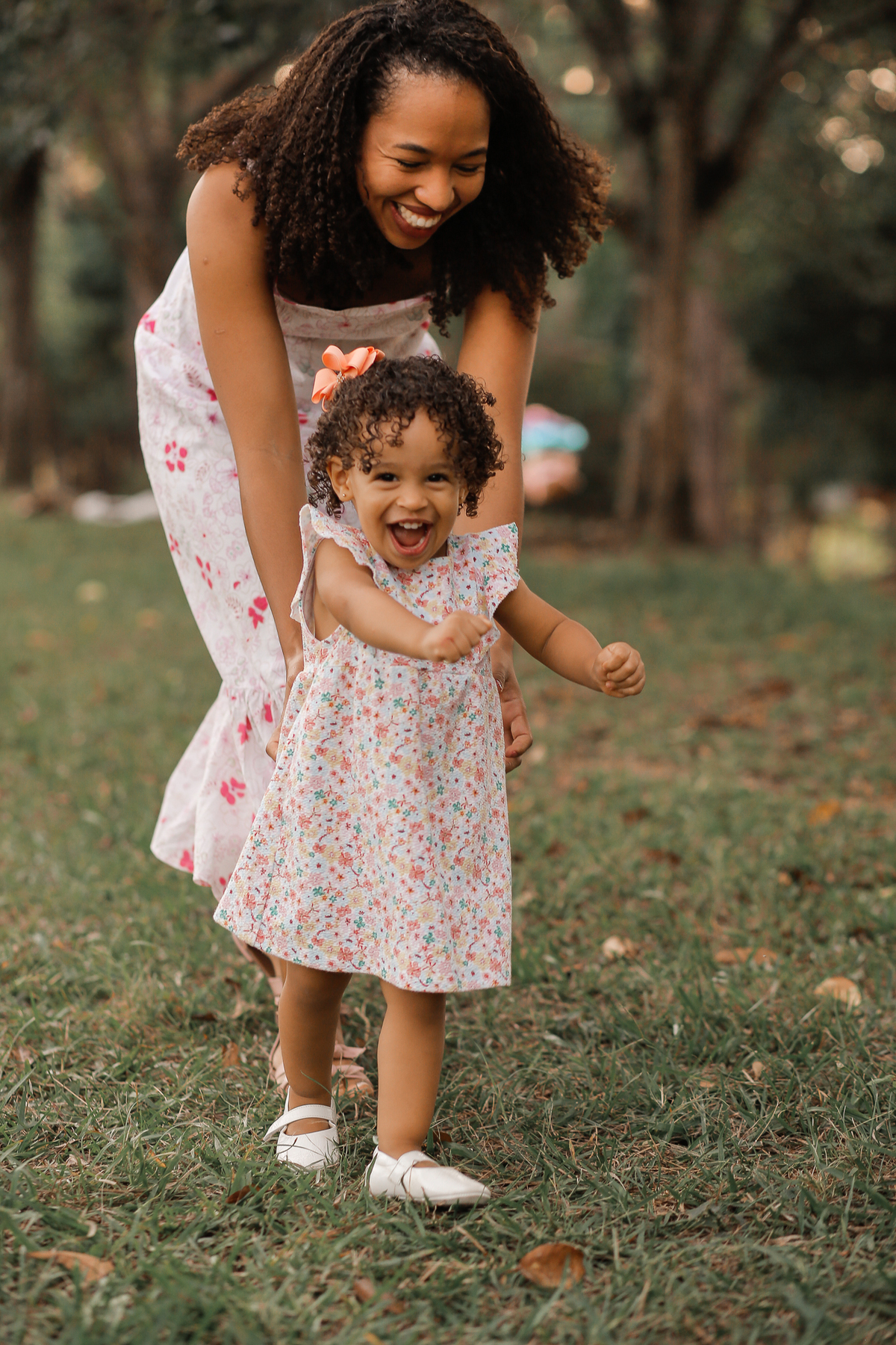 ensaio externo de familia em vinhedo