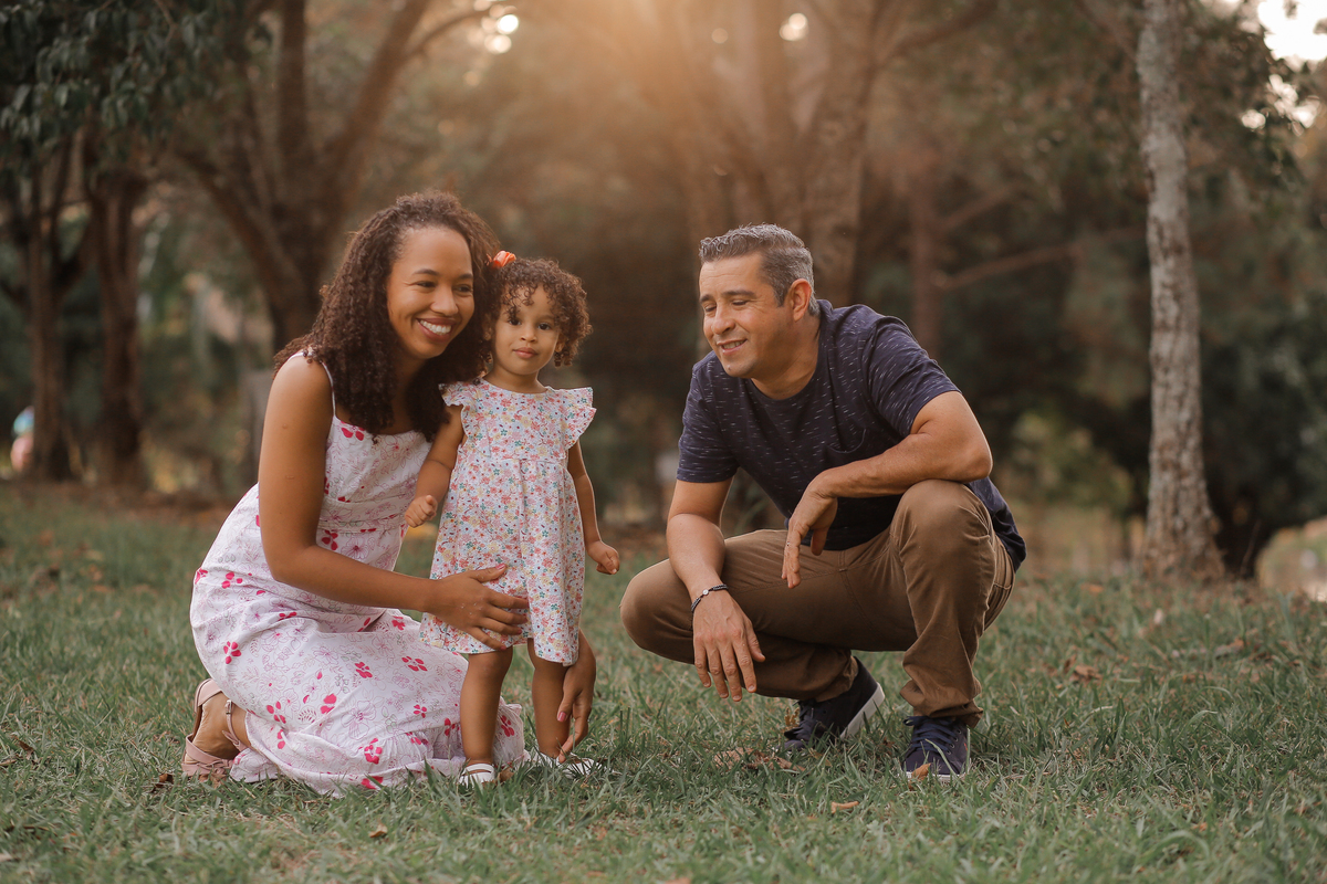 ensaio externo de familia em vinhedo