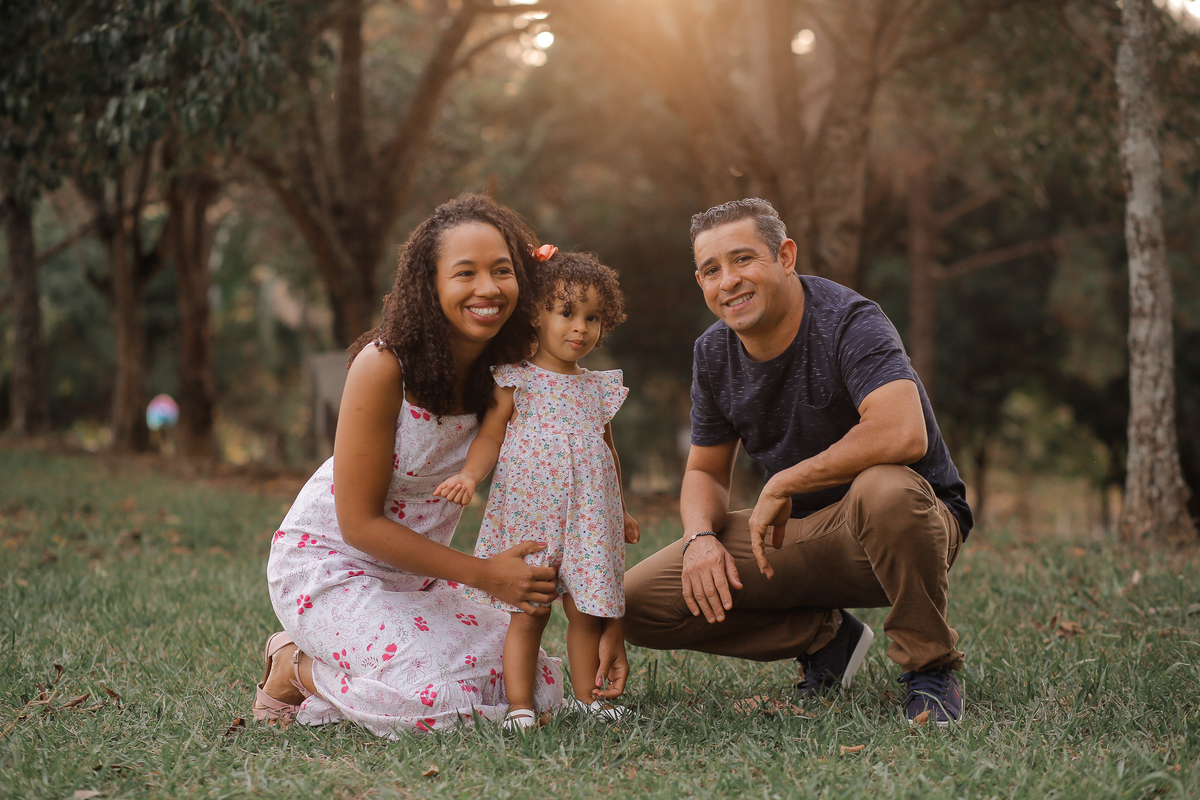 ensaio externo de familia em vinhedo